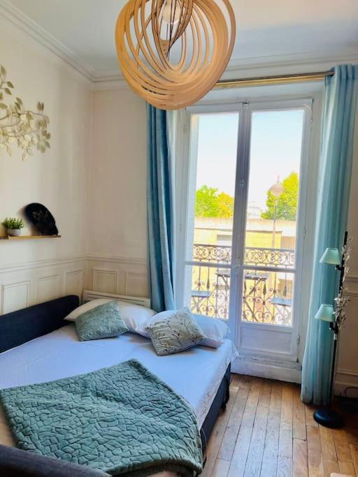 Beautiful With Balcony * Parijs