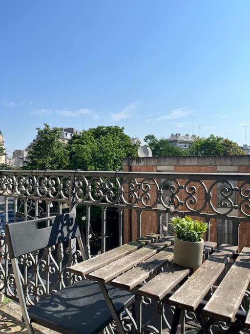 Beautiful With Balcony Appartement Parijs